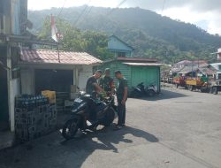 Jelang Lebaran, Babinsa Tarempa Anambas Pastikan Stok Pertalite Aman di Tingkat Pengecer