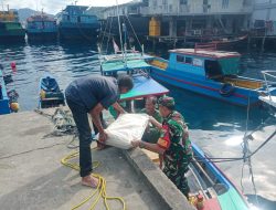 Pelabuhan Tarempa Anambas Membludak Saat Lebaran, Babinsa Sigap Bantu Penumpang