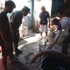 Babinsa Tarempa Dampingi Perbaikan Pipa Air, Tekankan Hemat Air dan Larangan Bakar Sampah