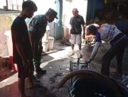 Babinsa Tarempa Dampingi Perbaikan Pipa Air, Tekankan Hemat Air dan Larangan Bakar Sampah