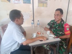 Babinsa Tarempa Ajak Warga Anambas Jaga Kebersihan Pantai, Gandeng KOMBE-PANTAS