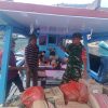 Babinsa Tarempa Turun ke Pelabuhan, Ingatkan Nakhoda Pompong Soal Keselamatan