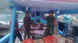 Babinsa Tarempa Turun ke Pelabuhan,  Ingatkan Nakhoda Pompong Soal Keselamatan