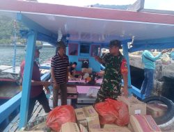 Babinsa Tarempa Turun ke Pelabuhan,  Ingatkan Nakhoda Pompong Soal Keselamatan