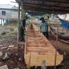 Babinsa Tarempa Turun ke Galangan Pompong, Dengarkan Keluhan Pengrajin Perahu di Anambas