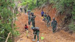 TNI Bersama Warga Anambas Tanam Kemiri di Sepanjang Jalan Baru TMMD ke-128