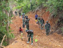 TNI Bersama Warga Anambas Tanam Kemiri di Sepanjang Jalan Baru TMMD ke-128