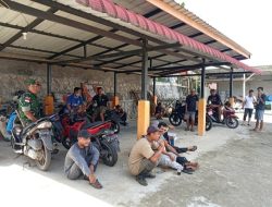 Turun Langsung ke Kampung, Babinsa Tarempa Ingatkan Warga soal Siskamling dan Judi Online