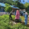 Babinsa dan Kades Air Bini Gotong Royong Bersihkan Parit, Warga Semakin Kompak Jaga Lingkungan