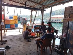 Babinsa Tarempa Temui Nelayan di Dermaga, Dengarkan Keluhan Solar hingga Cuaca Ekstrem