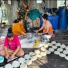 Kunjungi Perajin Opak Singkong, Babinsa Tarempa Siap Bantu UMKM Anambas Berkembang