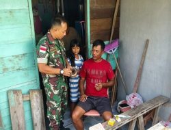 Babinsa Tarempa Bantu Nelayan Rakit Pancing, Serap Keluhan dan Ingatkan Keselamatan Melaut