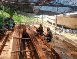 Babinsa Tarempa Dukung Pengrajin Pompong Anambas, Jaga Warisan Transportasi Laut Tradisional