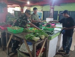 Babinsa Tarempa Motivasi Pemuda Penjual Sayur di Anambas, Dorong Wirausaha Manfaatkan Media Sosial