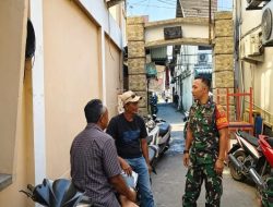 Sambangi Juru Parkir Pasar Tarempa, Babinsa Tekankan Ketertiban dan Pelayanan Ramah