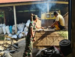 Babinsa Koramil 02/Tarempa Dorong Keselamatan Kerja Pelaku Usaha Bengkel Las di Anambas