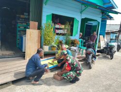 Pasang Air Laut Rusak Rumah Warga di Anambas, BabinsaTurun Tangan Bantu Perbaikan