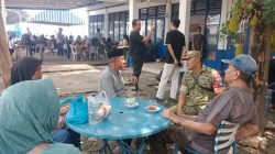 Sambil Ngopi, Babinsa Koptu Pardende Ajak Penumpang Kapal Pelni Jaga Keamanan di Anambas