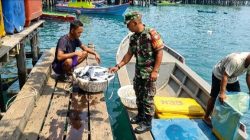 Temui Penampung Ikan di Anambas, Babinsa Sertu Ganda Fitrianto Bahas Persoalan Nelayan